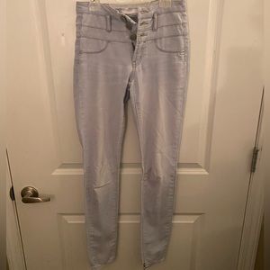 No boundaries Jeans. Style: Skinny fit. Size: 1 (in women)